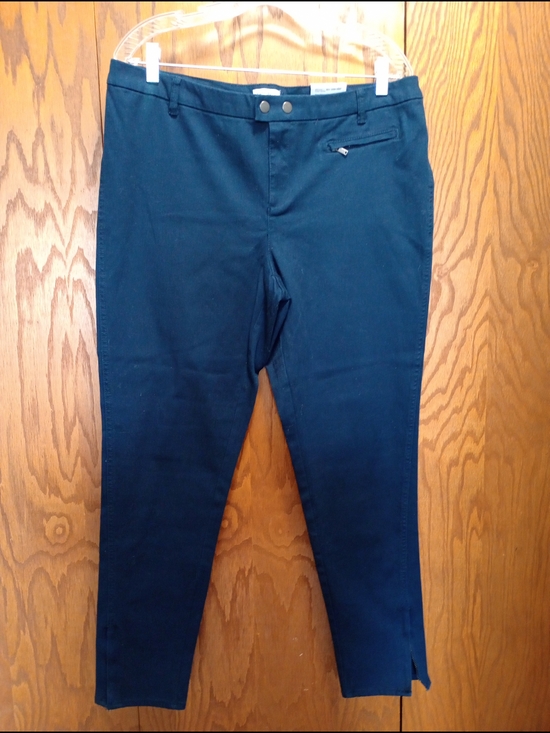 Liz Claiborne Pants - Liz Clairborne Navy Blue Slim Ankle Pants.